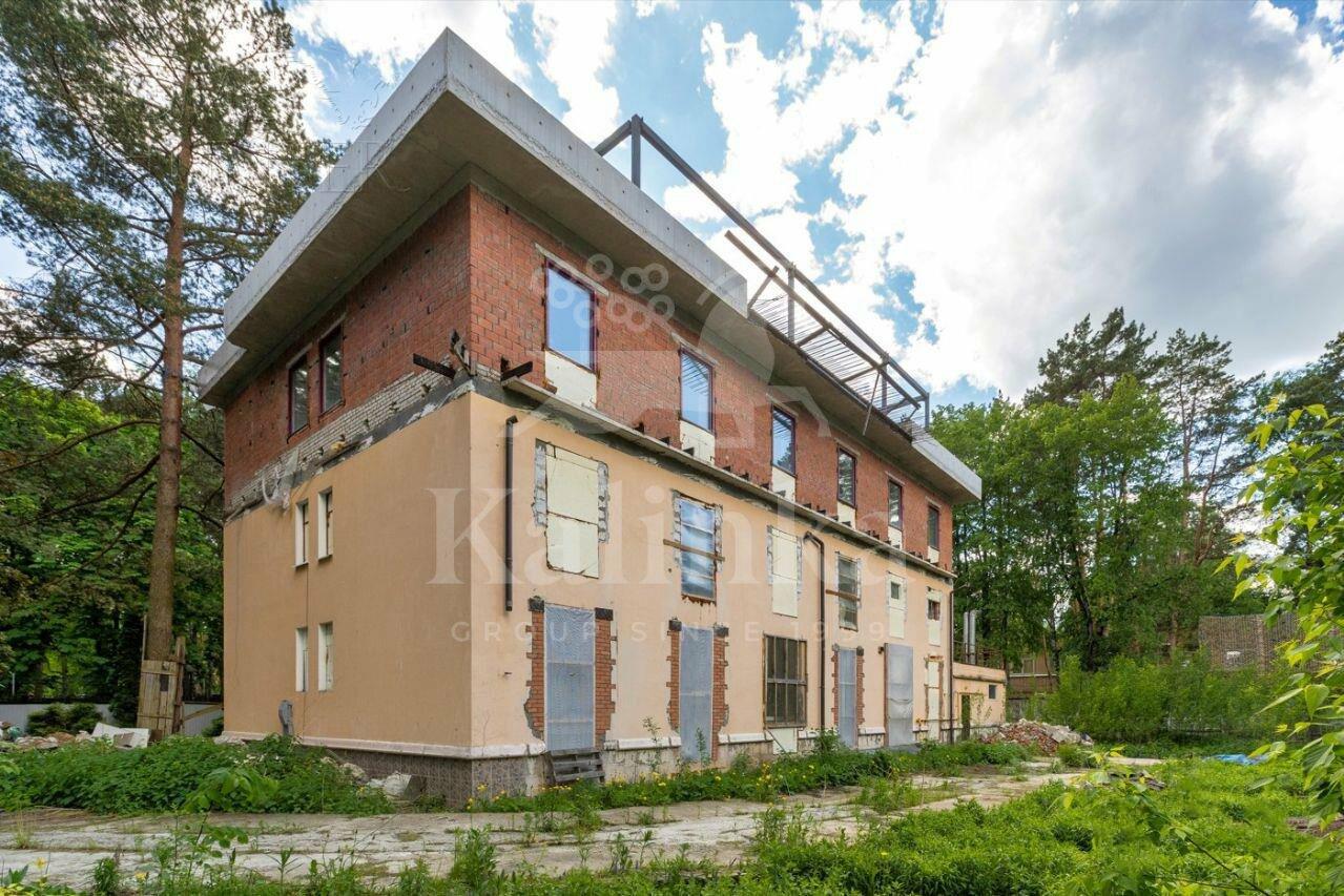 3-этажный коттедж 800 м² без отделки