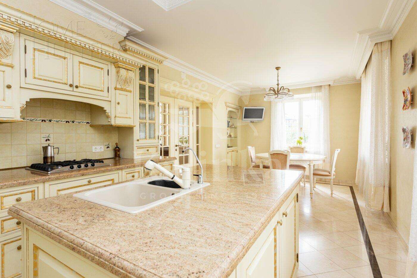 2-этажный коттедж 660 м² с отделкой