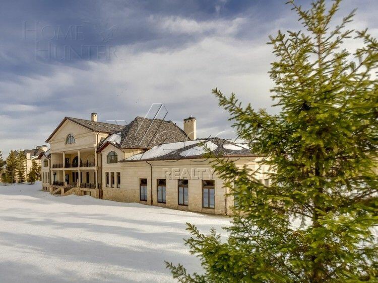 2-этажный коттедж 2 800 м² без отделки