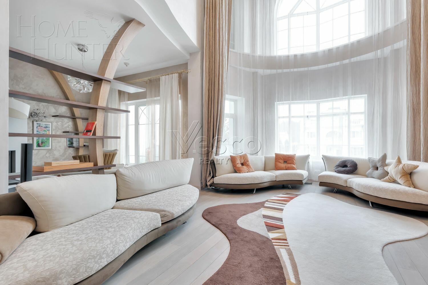 3-УРОВНЕВЫЙ ТАУНХАУС С ОТДЕЛКОЙ 500 М² НА 1 ЭТАЖЕ