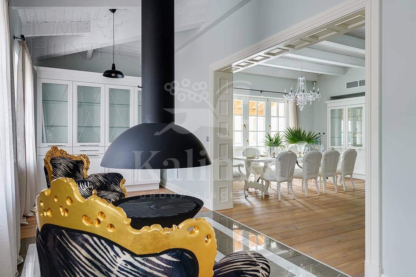 4-этажный таунхаус 678 м² с отделкой