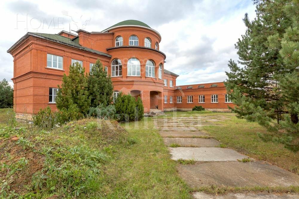 3-этажный коттедж 2 700 м² без отделки