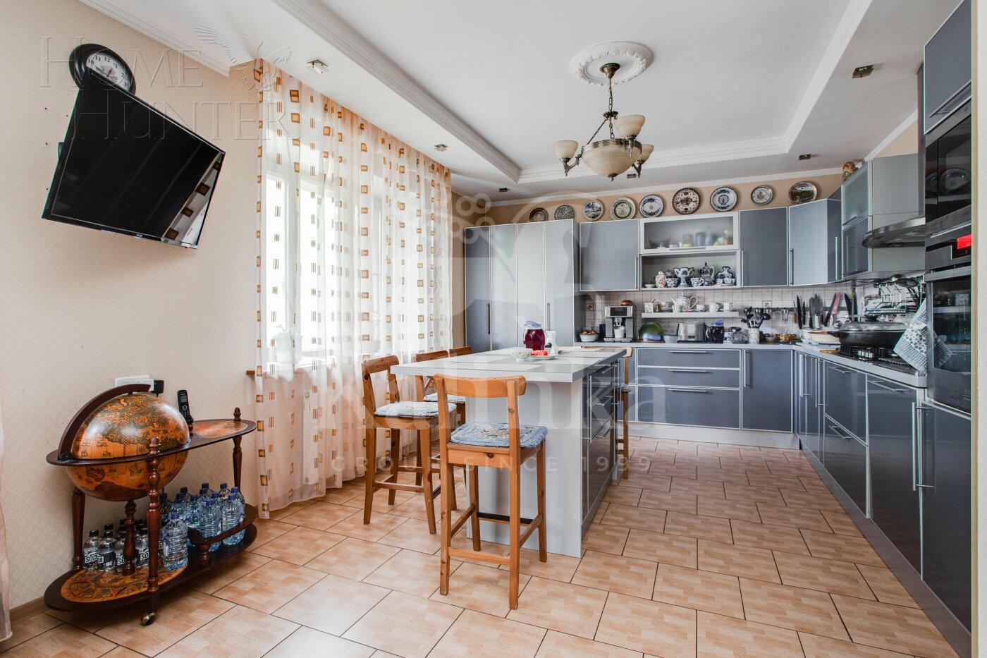 2-этажный коттедж 880 м² с отделкой