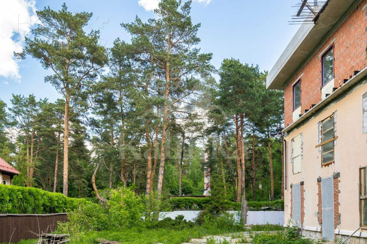 3-этажный коттедж 800 м² без отделки