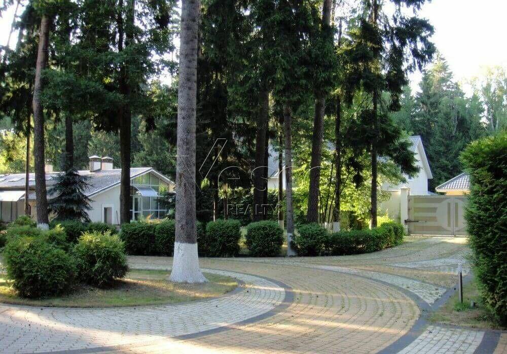 2-этажный коттедж 900 м² с отделкой