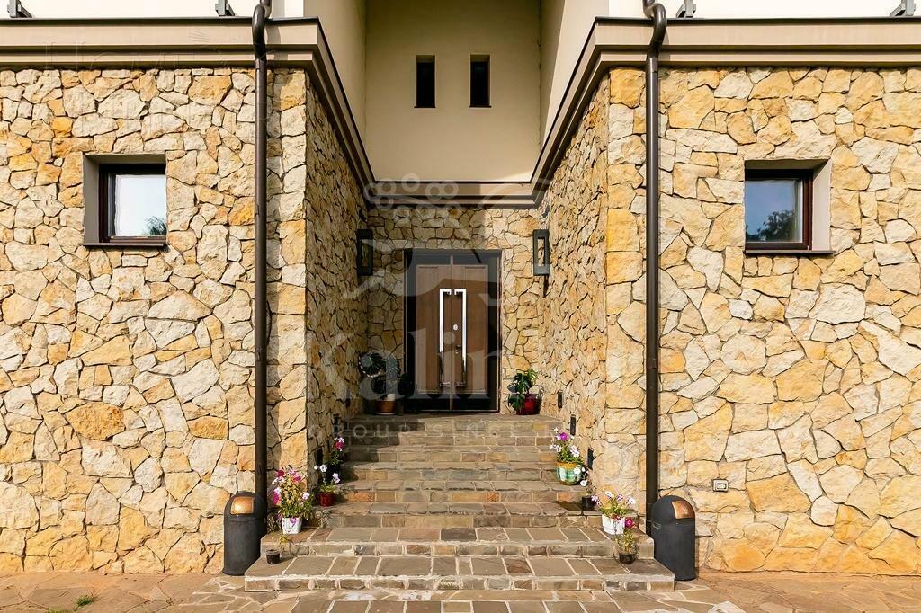 3-этажный коттедж 2 000 м² с отделкой