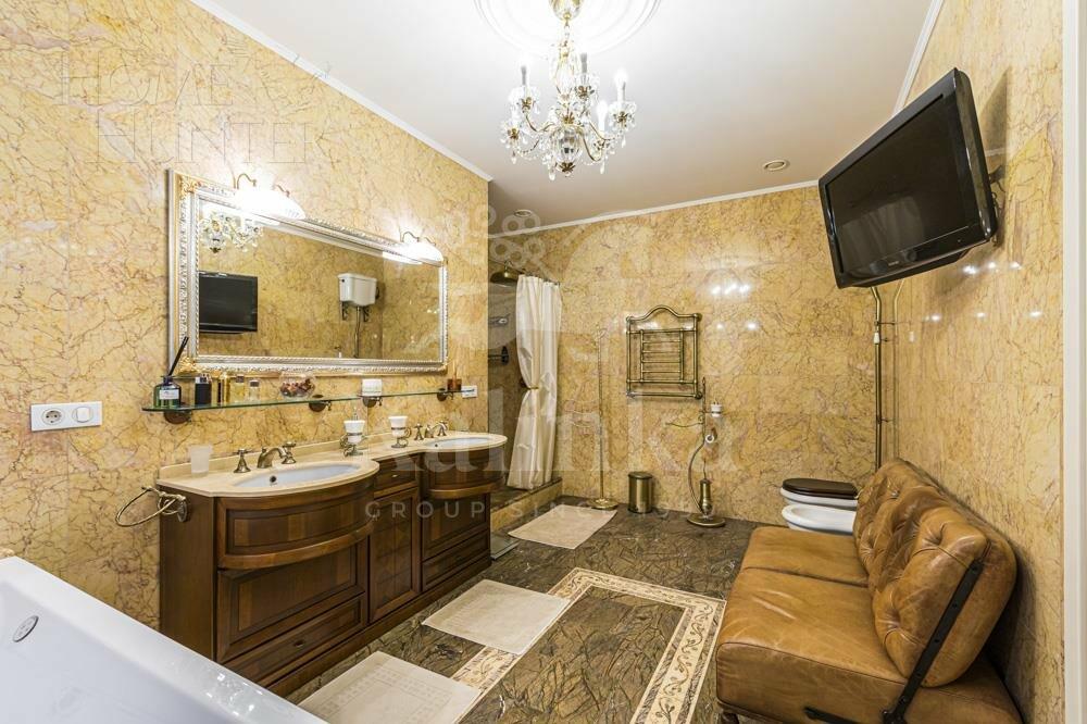 3-этажный таунхаус 700 м² с отделкой