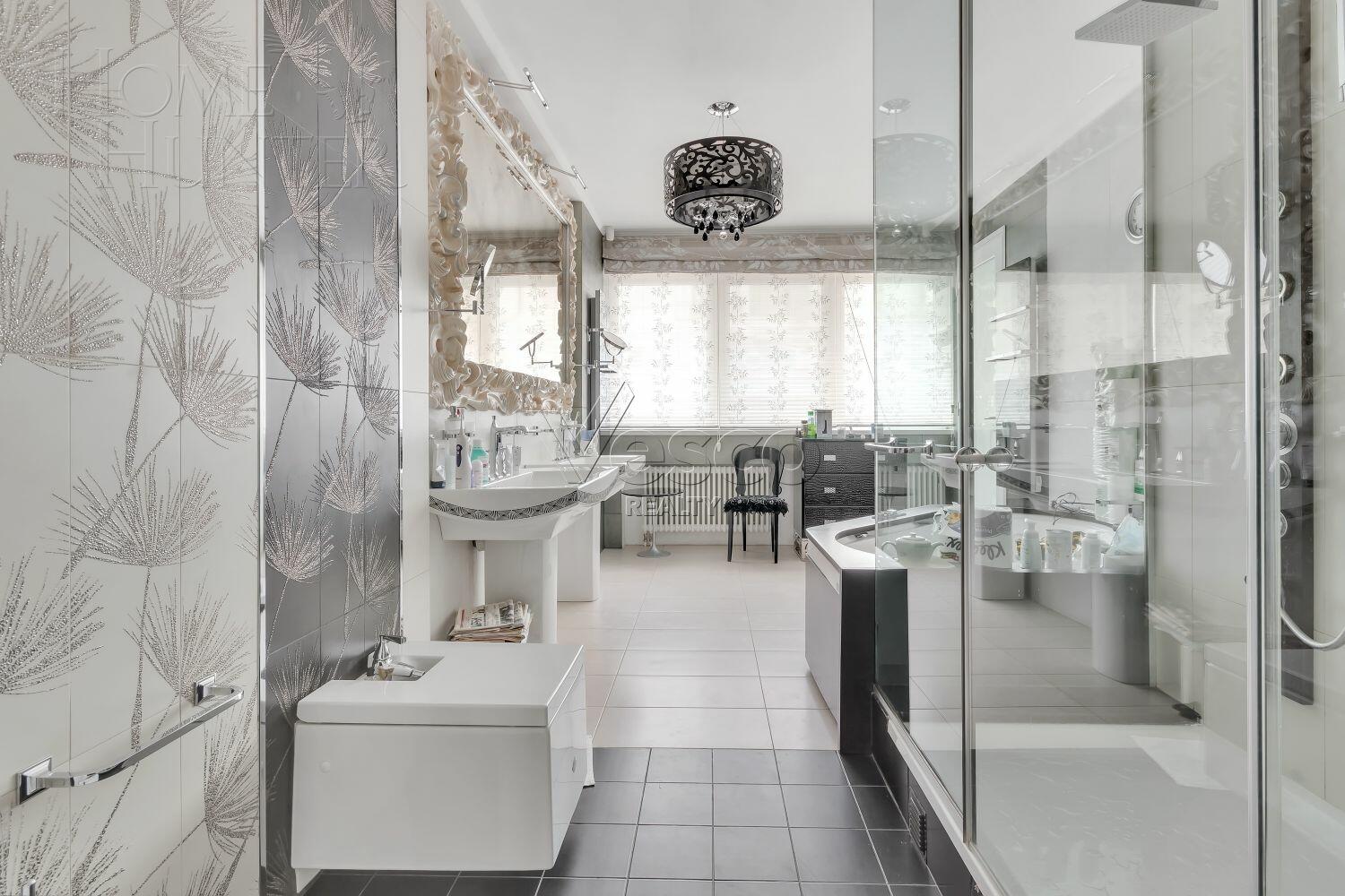 3-УРОВНЕВЫЙ ТАУНХАУС С ОТДЕЛКОЙ 500 М² НА 1 ЭТАЖЕ