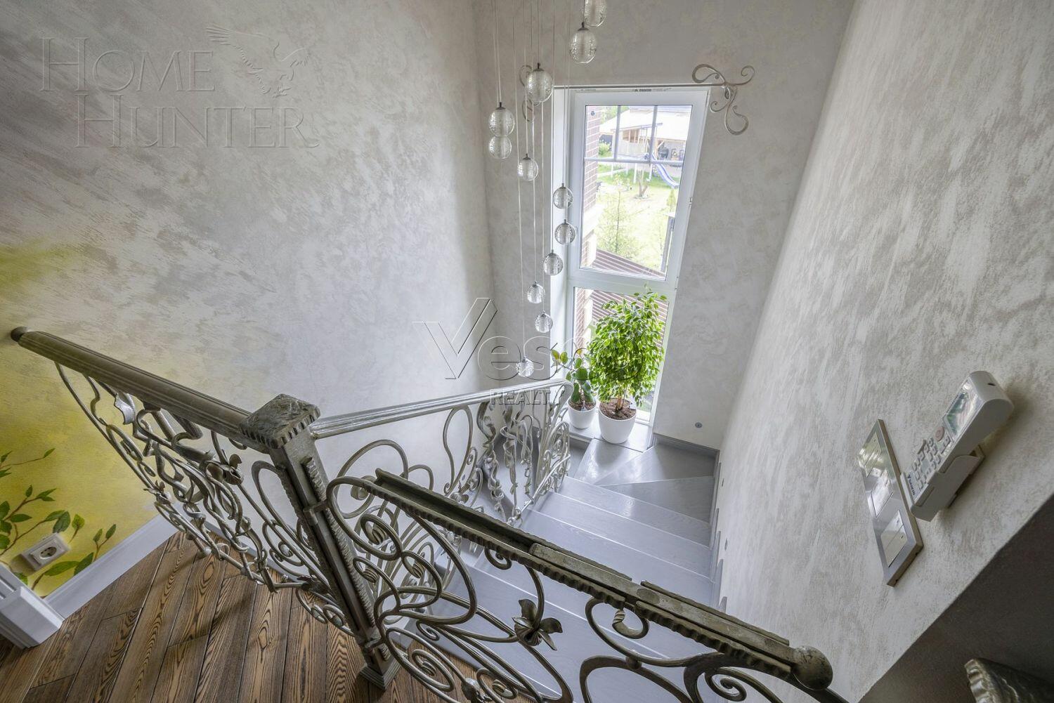 2-этажный коттедж 270 м² с отделкой