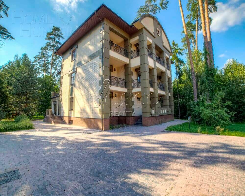 3-этажный коттедж 1 450 м² с отделкой