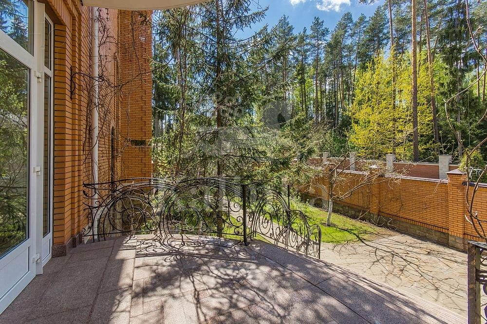 4-этажный коттедж 1 000 м² с отделкой