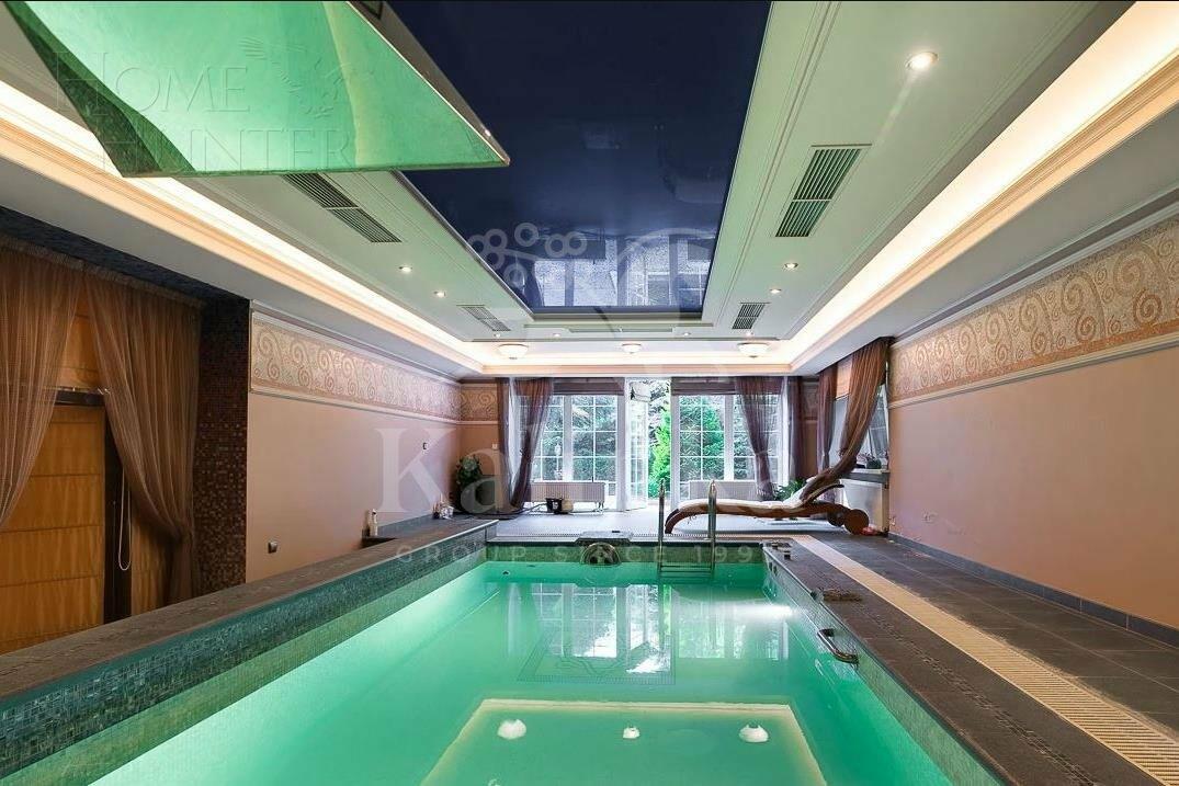 3-этажный коттедж 1 200 м² с отделкой