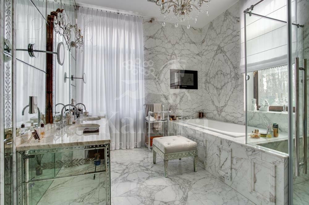 3-этажный коттедж 560 м² с отделкой