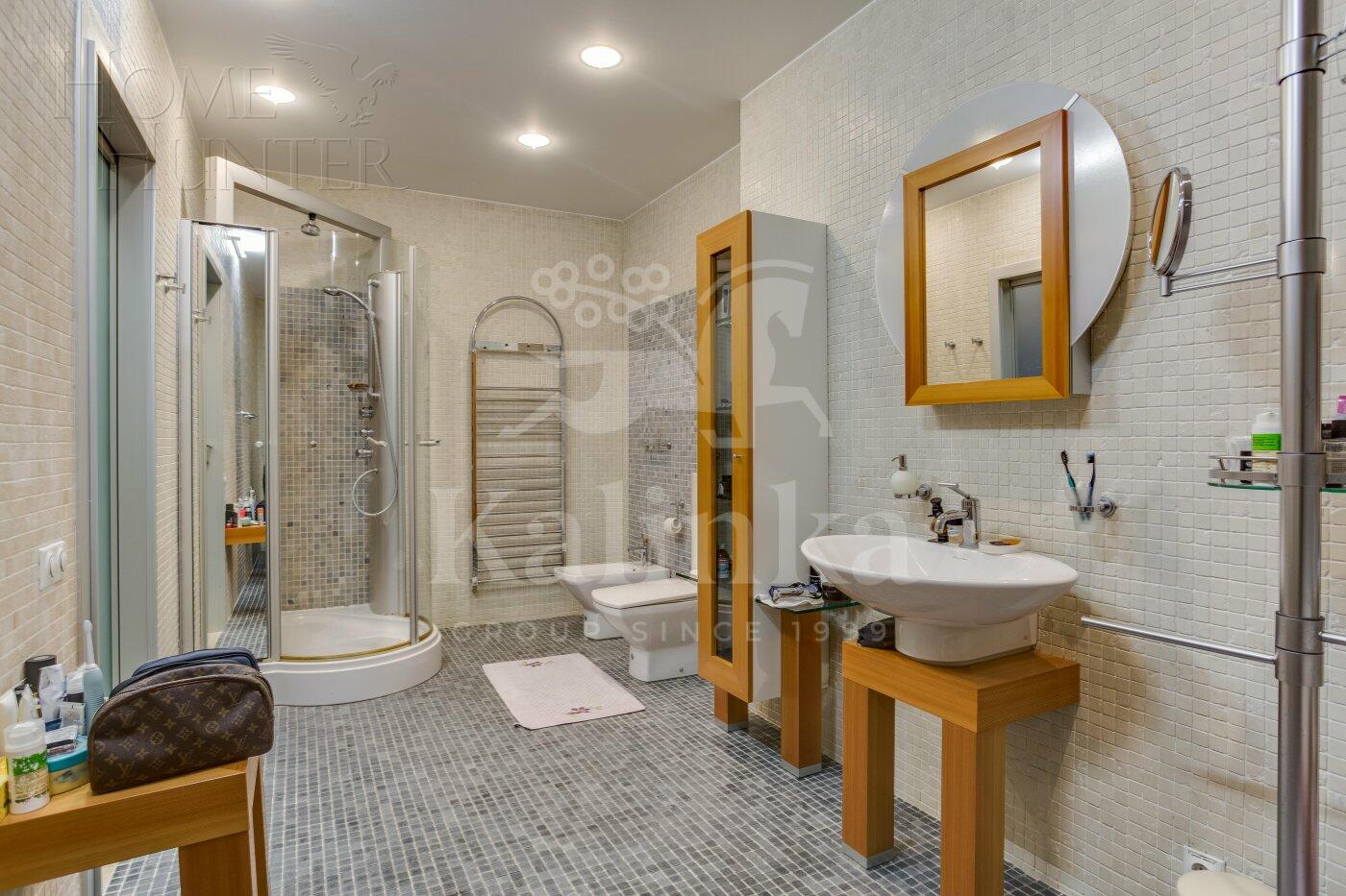 3-этажный коттедж 580 м² с отделкой