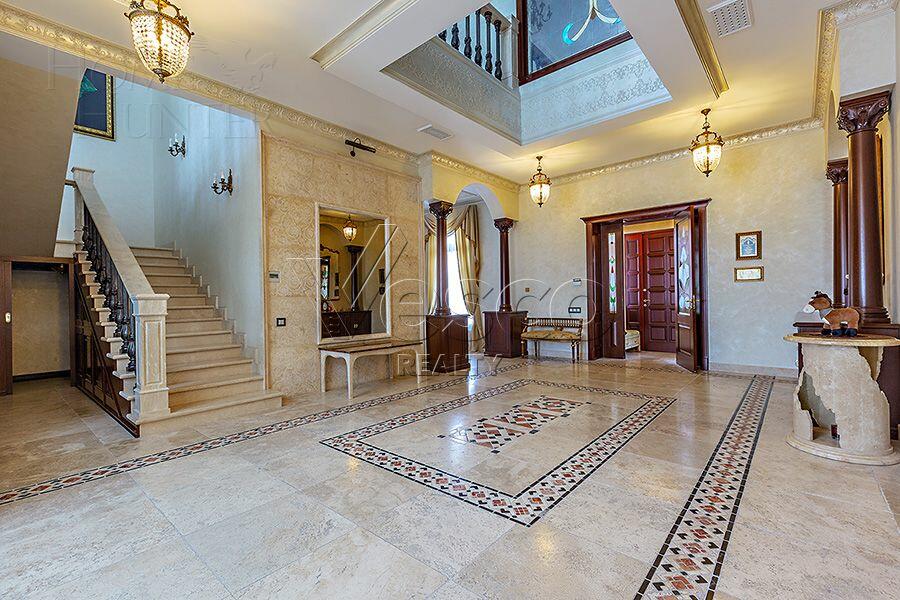 2-этажный коттедж 1 500 м² с отделкой