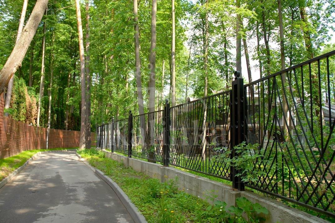 3-этажный коттедж 1 500 м² без отделки