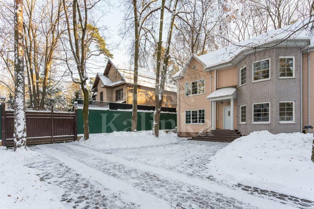 2-этажный таунхаус 890 м² с отделкой