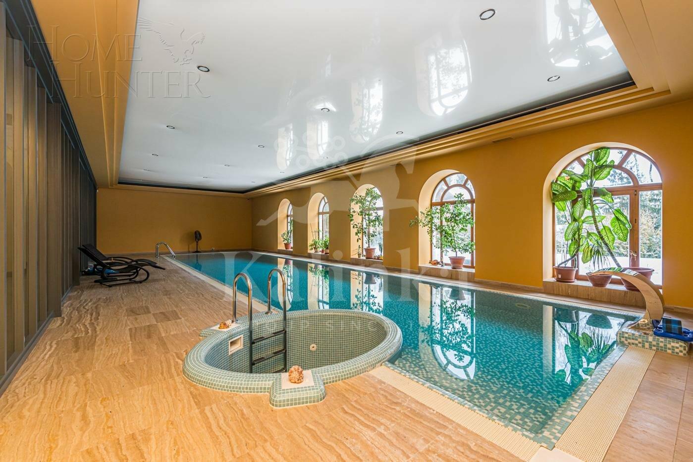 2-этажный коттедж 1 100 м² с отделкой