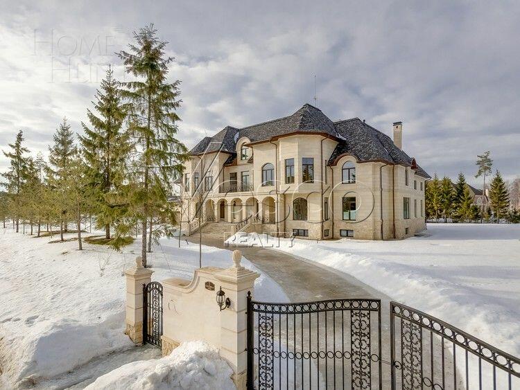 2-этажный коттедж 2 800 м² без отделки