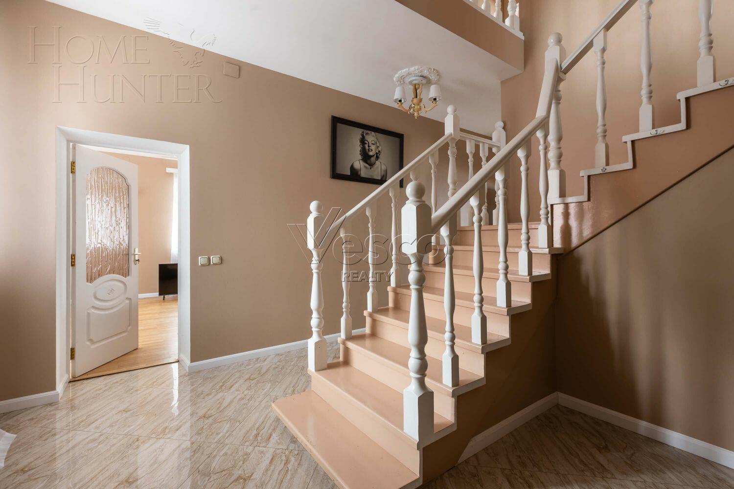 2-этажный коттедж 1 500 м² с отделкой