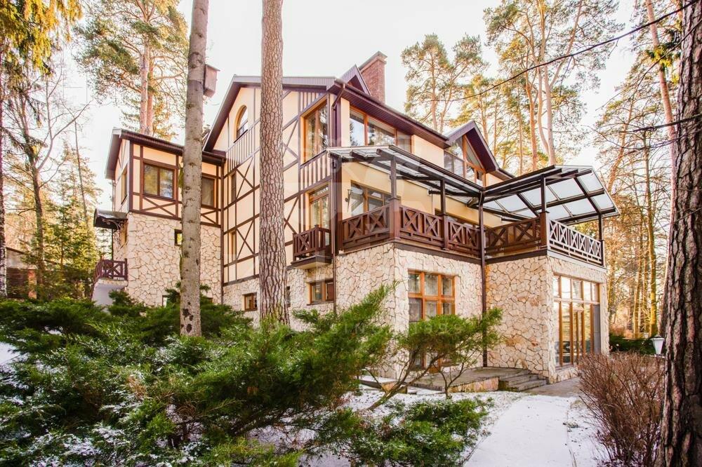 3-этажный коттедж 1 000 м² с отделкой