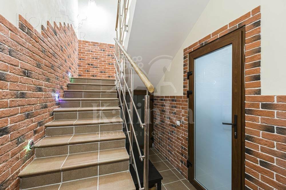 3-этажный таунхаус 700 м² с отделкой