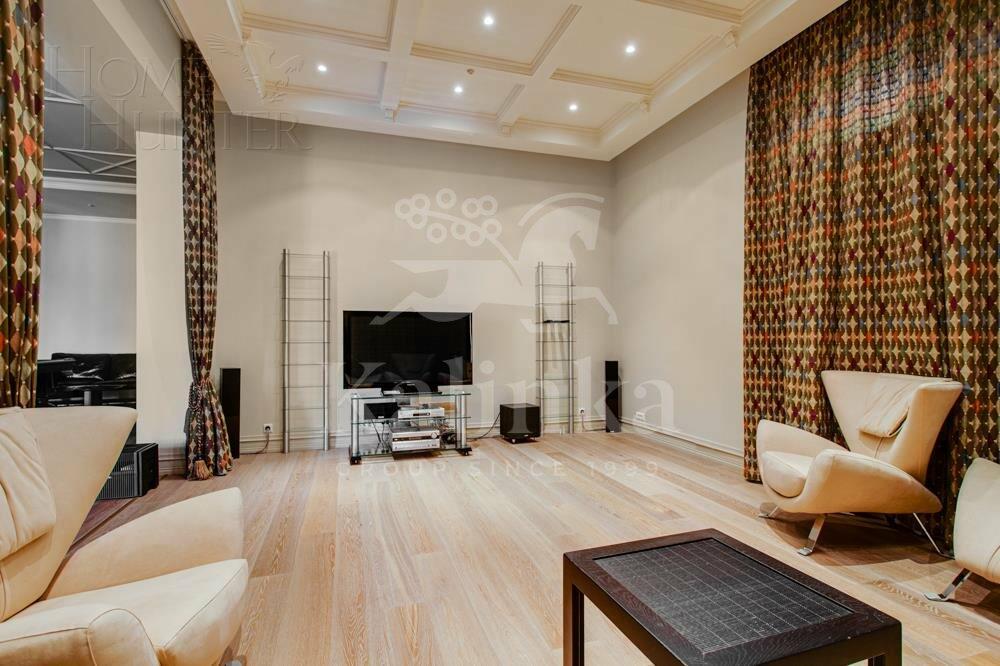 3-этажный коттедж 1 000 м² с отделкой