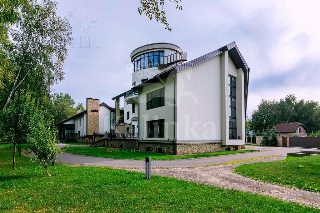 3-этажный коттедж 2 000 м² с отделкой