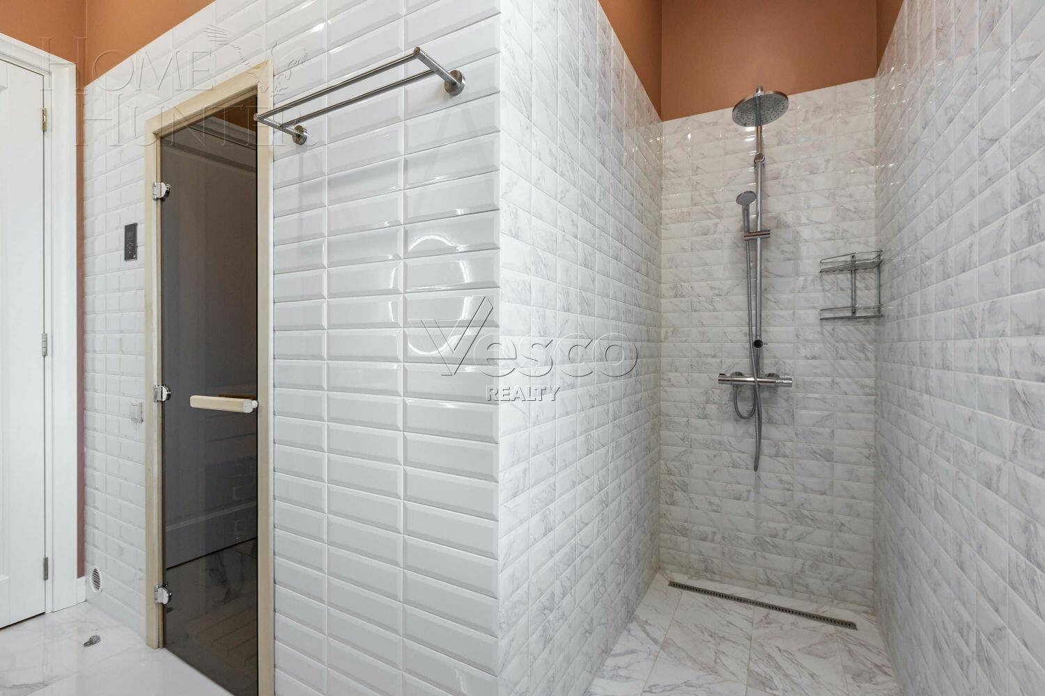 3-этажный коттедж 480 м² с отделкой