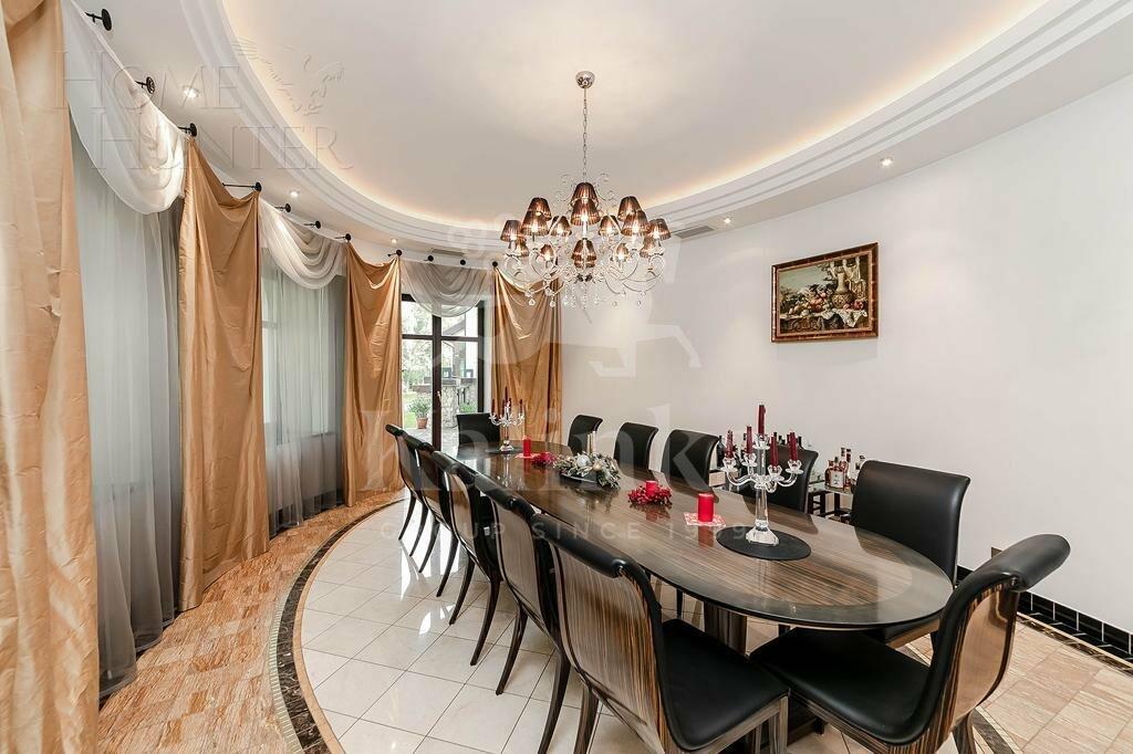 3-этажный коттедж 2 000 м² с отделкой