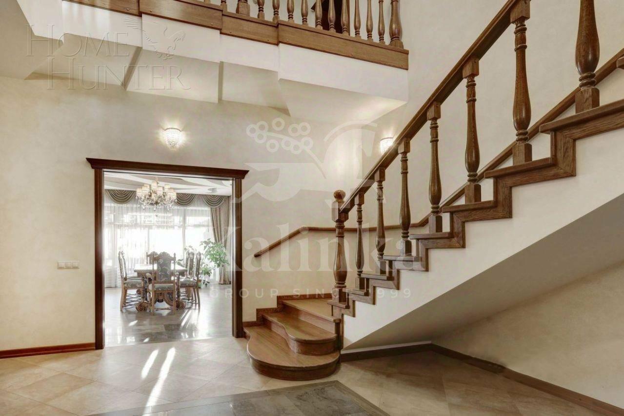 2-этажный коттедж 500 м² с отделкой