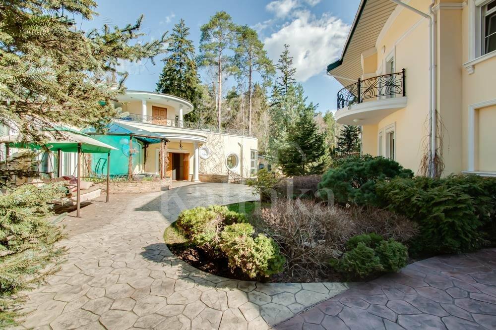 4-этажный коттедж 1 352 м² с отделкой