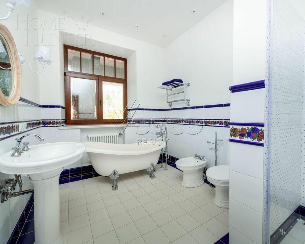 3-этажный коттедж 1 450 м² с отделкой