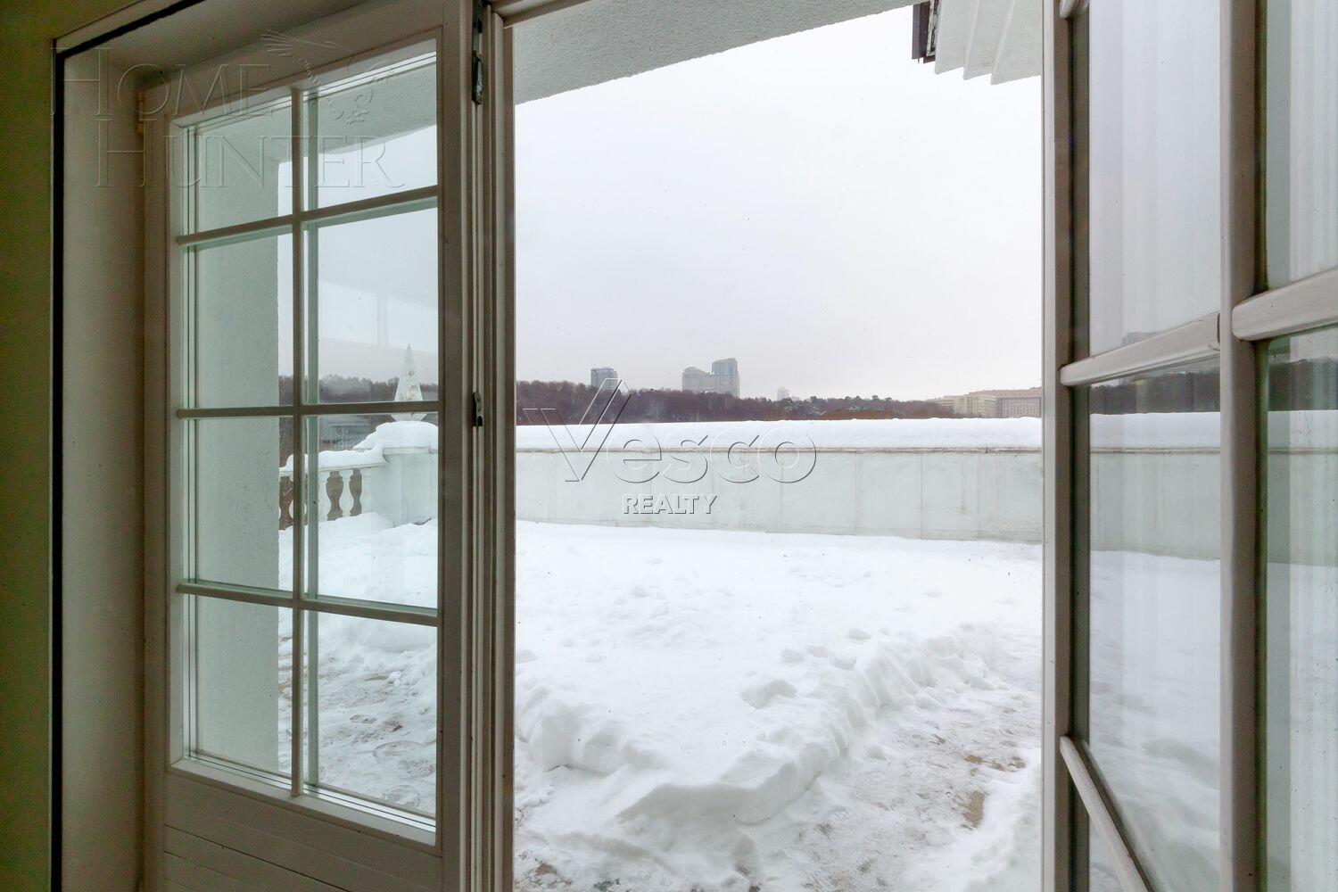 4-УРОВНЕВЫЙ ТАУНХАУС С ОТДЕЛКОЙ 610 М² НА 1 ЭТАЖЕ