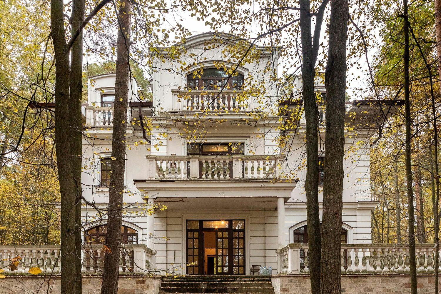 2-этажный коттедж 900 м² без отделки