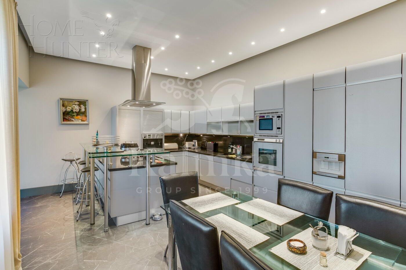 3-этажный коттедж 580 м² с отделкой