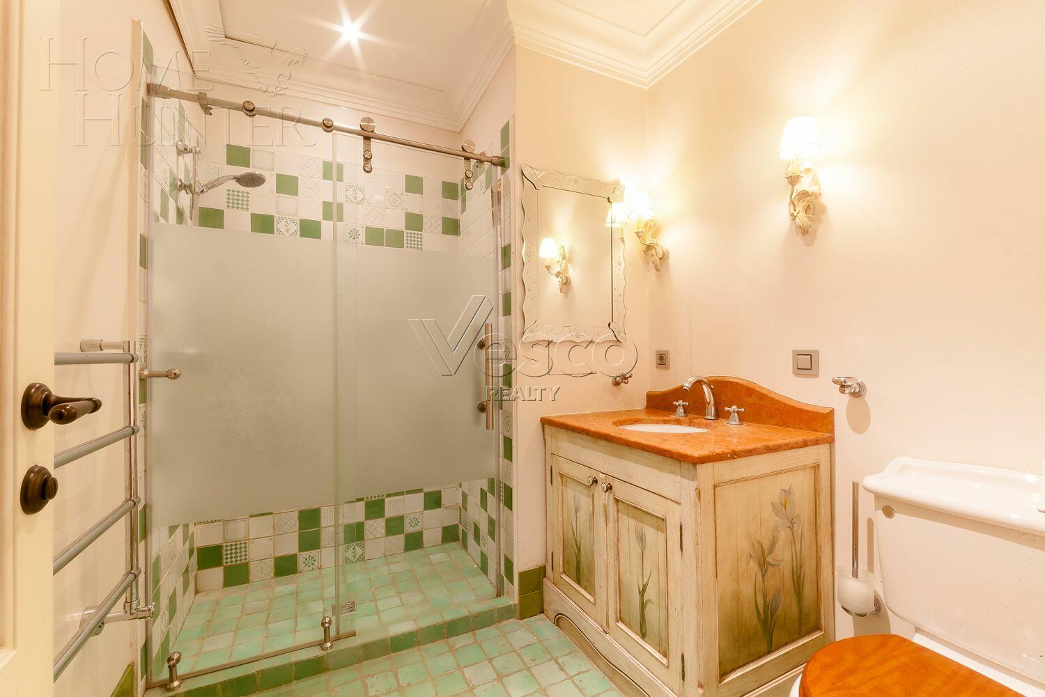 4-УРОВНЕВЫЙ ТАУНХАУС С ОТДЕЛКОЙ 610 М² НА 1 ЭТАЖЕ