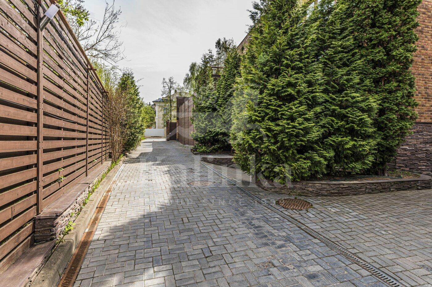 2-этажный таунхаус 380 м² с отделкой