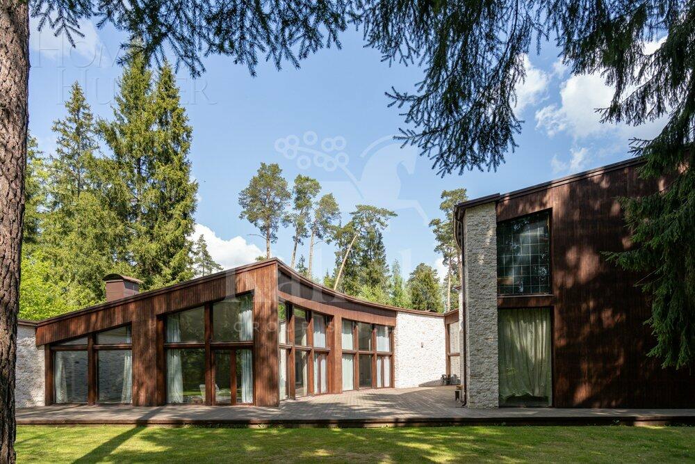 2-этажный коттедж 2 700 м² с отделкой