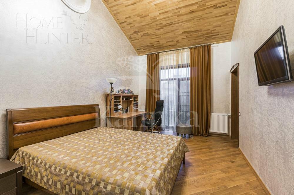 3-этажный таунхаус 700 м² с отделкой