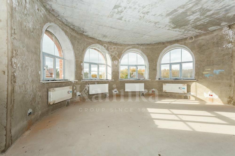 3-этажный коттедж 2 700 м² без отделки