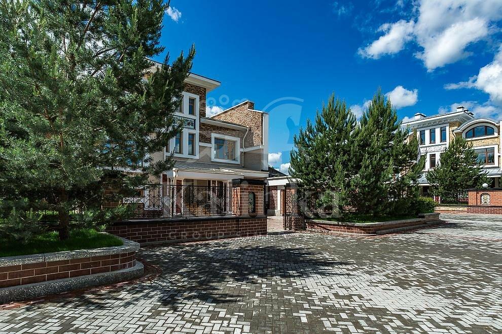 2-этажный таунхаус 630.9 м² с отделкой