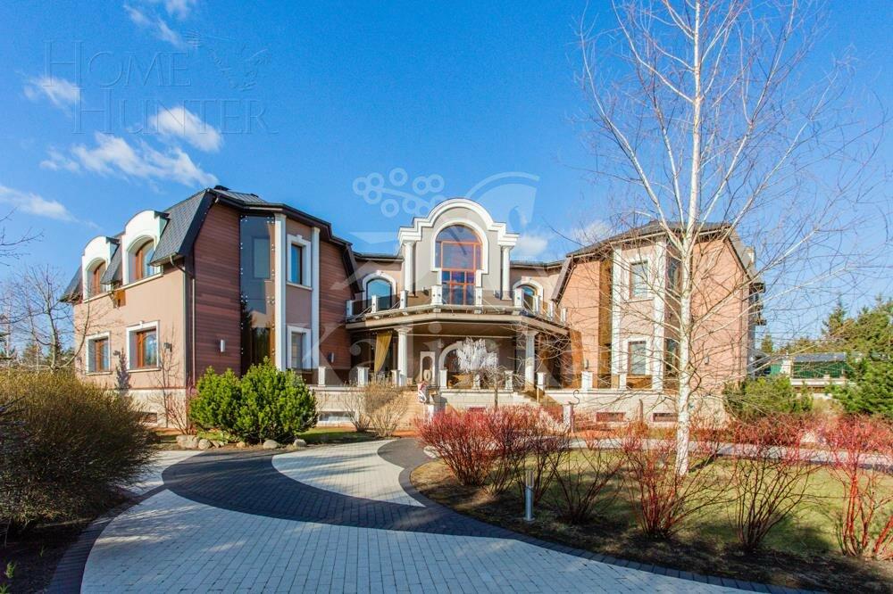 2-этажный коттедж 1 700 м² с отделкой