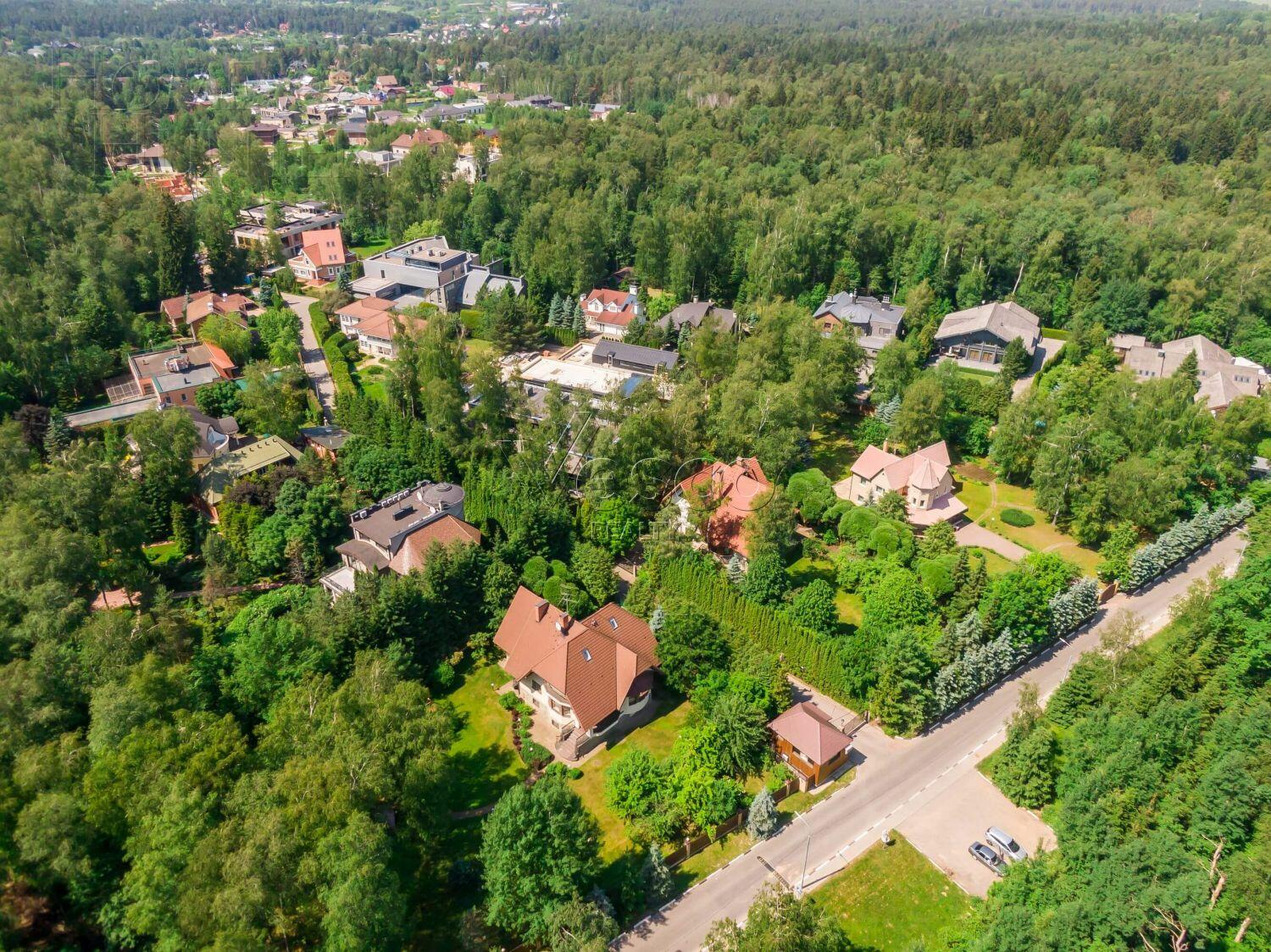 2-этажный коттедж 2 500 м² с отделкой