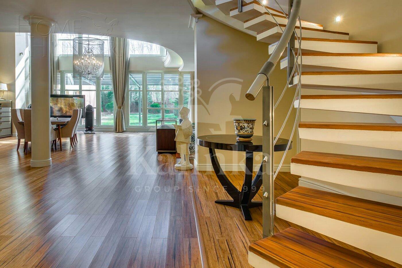 2-этажный коттедж 760 м² с отделкой