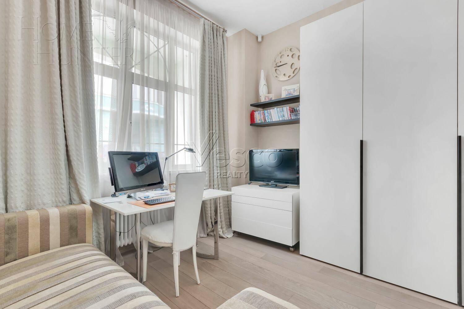 3-УРОВНЕВЫЙ ТАУНХАУС С ОТДЕЛКОЙ 500 М² НА 1 ЭТАЖЕ