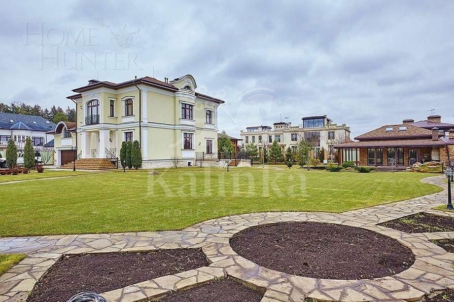 3-этажный коттедж 860 м² с отделкой