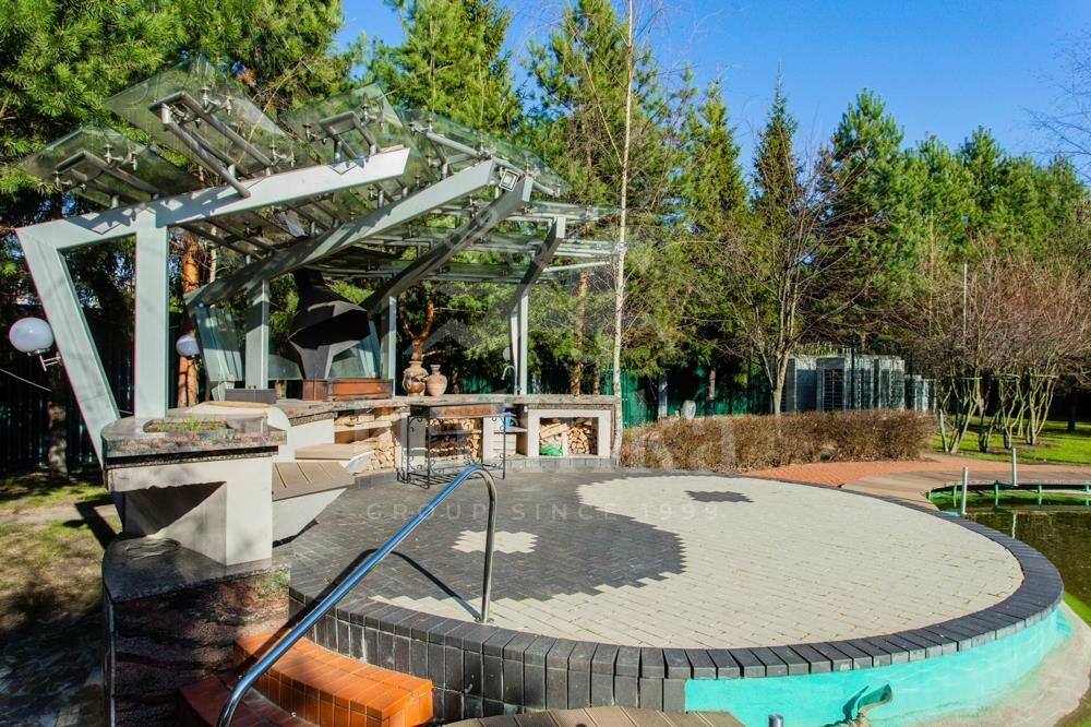 2-этажный коттедж 1 700 м² с отделкой