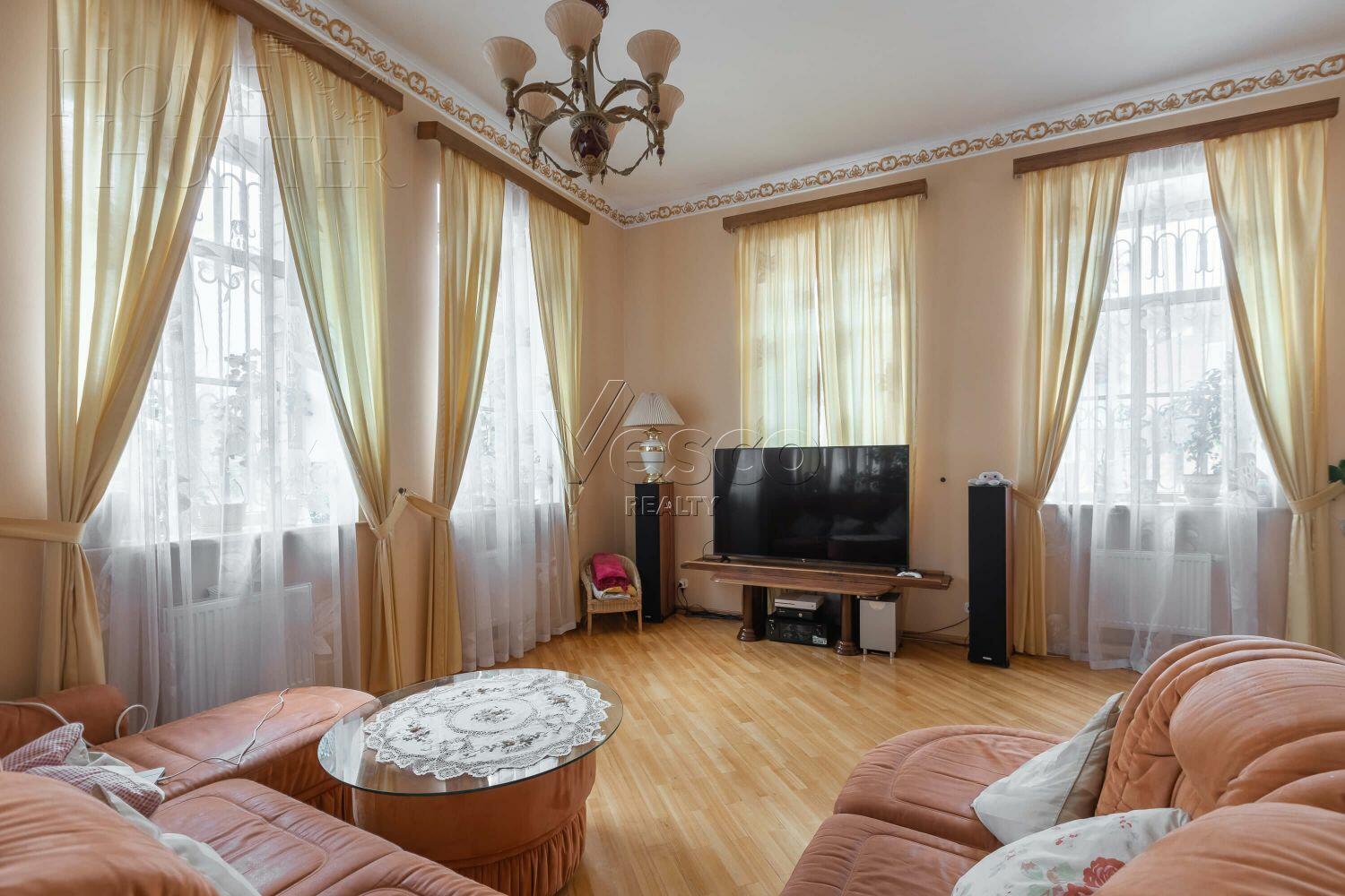 2-этажный коттедж 1 500 м² с отделкой