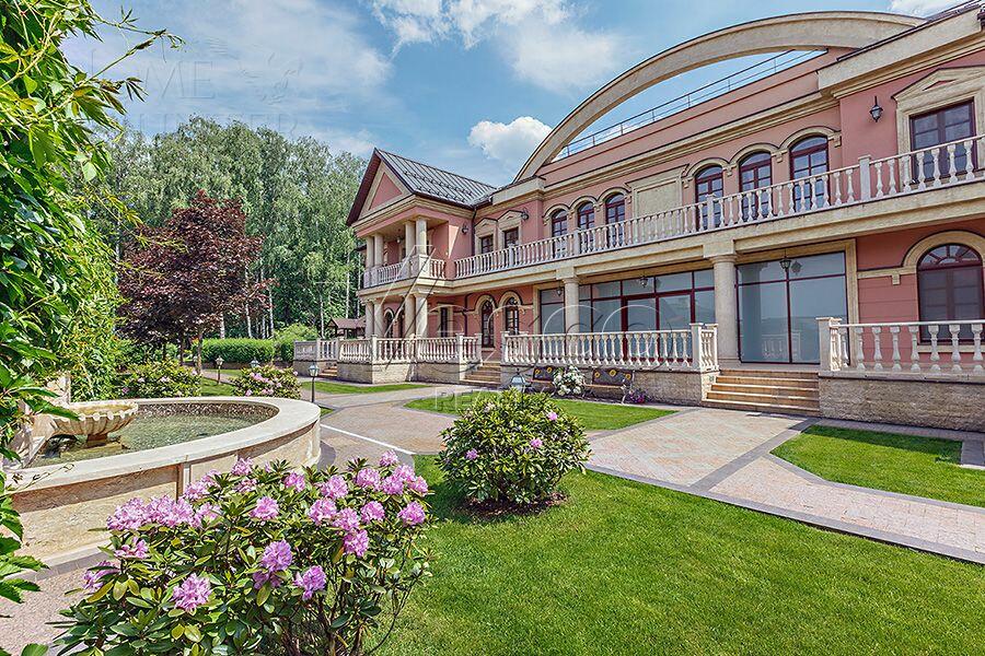 2-этажный коттедж 1 500 м² с отделкой